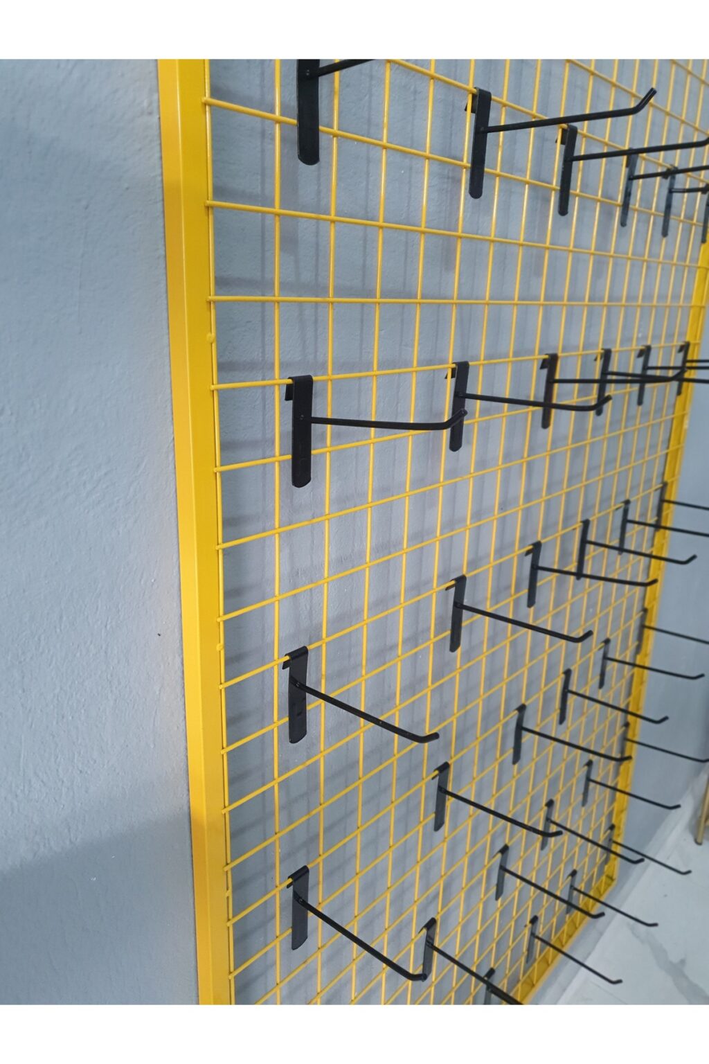 100x200 CM TEL PANO 5X5 SIK TELLİ DUVARA MONTE 50 ADET 20 CM KANCA DAHİL RENK:KROM SARI - Görsel 3